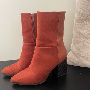 WOMENS BOOTS SIZE 9